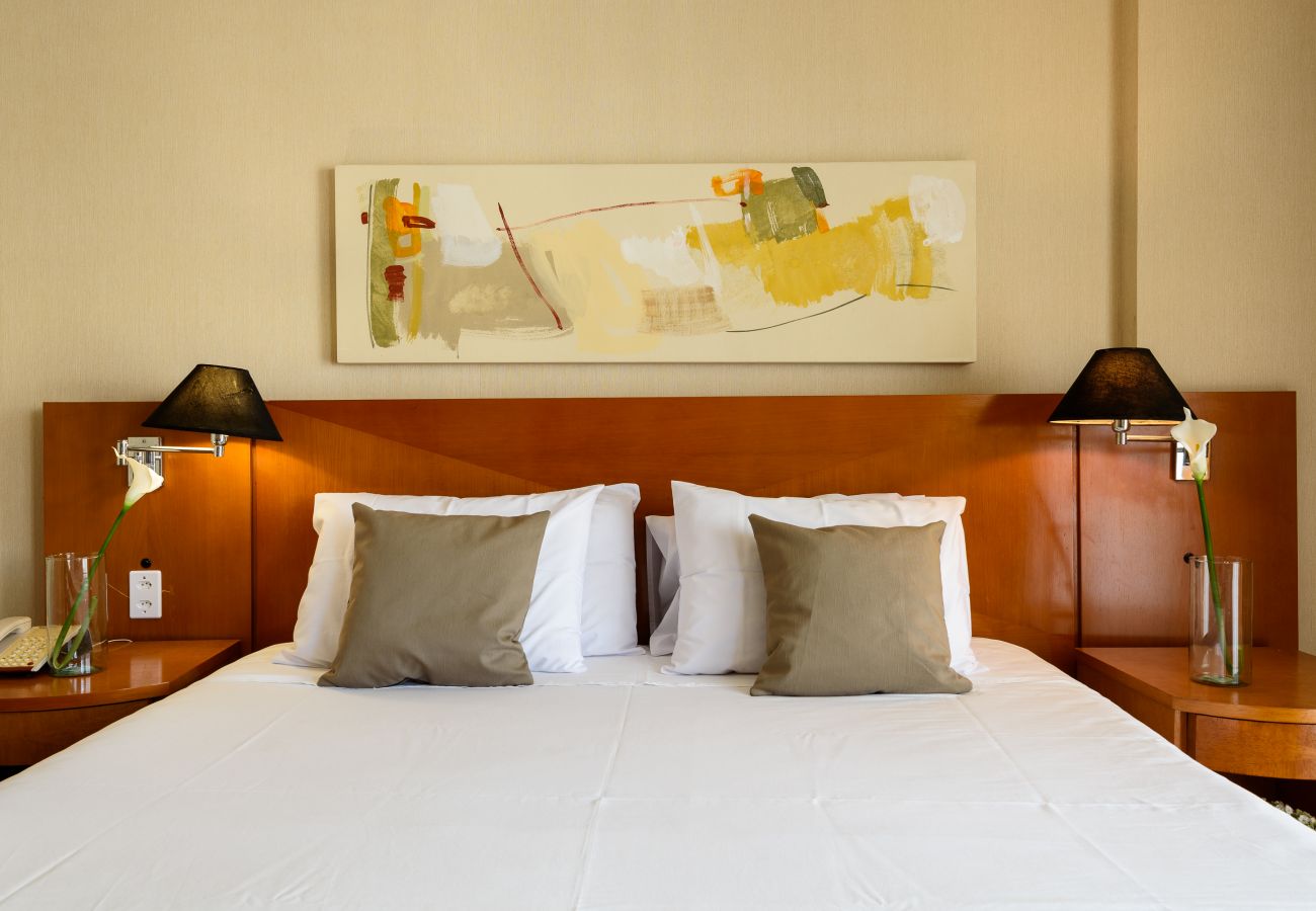 Rent by room in Rio de Janeiro - Suíte, piscina e academia | BPremium T3 Z10