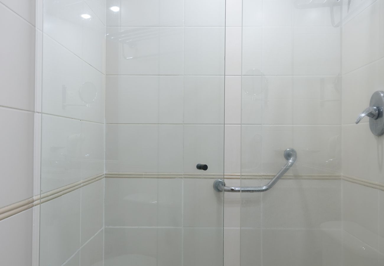 Rent by room in Rio de Janeiro - Suíte, piscina e academia | BPremium T3 Z10