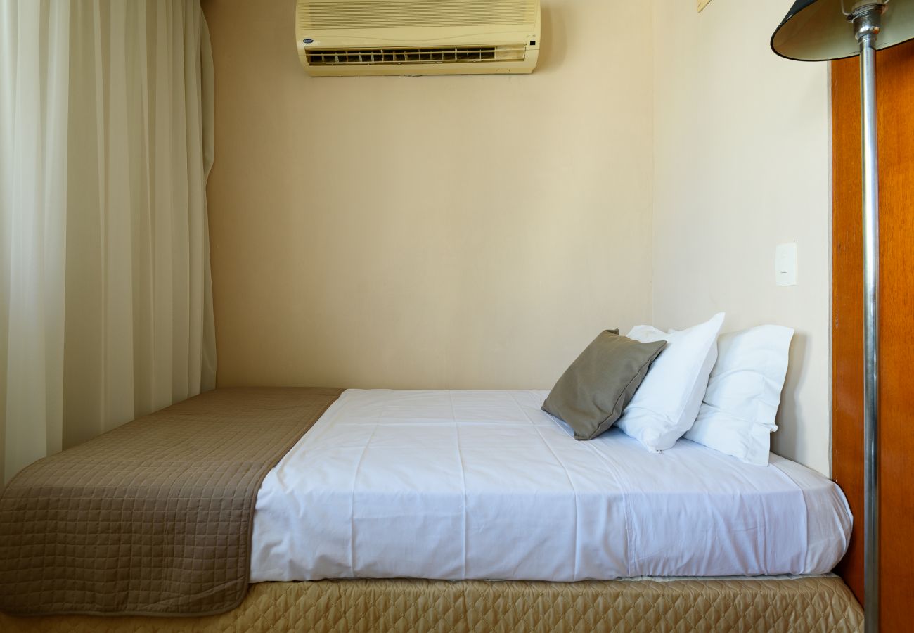 Rent by room in Rio de Janeiro - Suíte, piscina e academia | BPremium T4 Z10