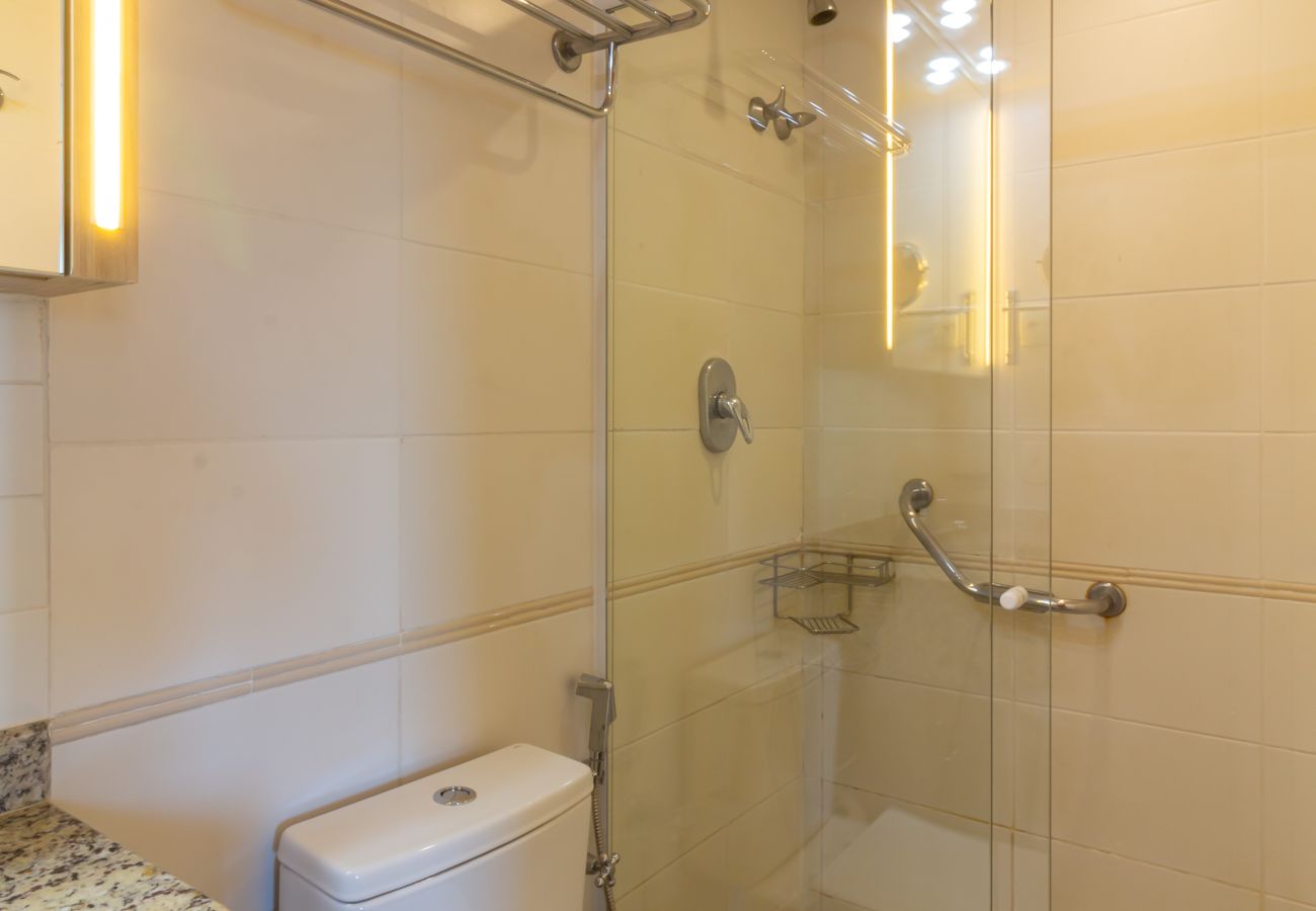 Rent by room in Rio de Janeiro - Suíte, piscina e academia | BPremium T5 