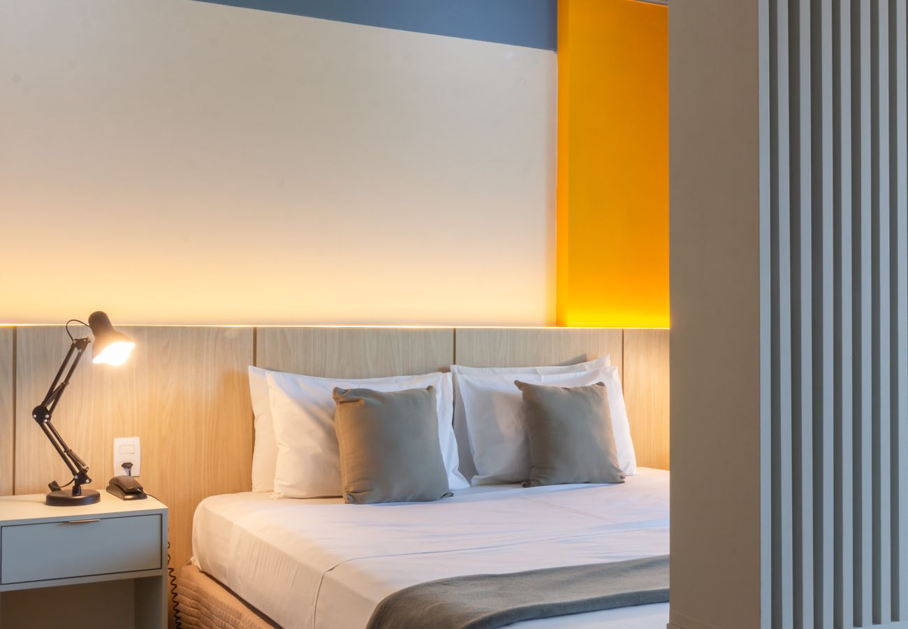 Rent by room in Rio de Janeiro - Suíte, piscina e academia | BPremium T5 