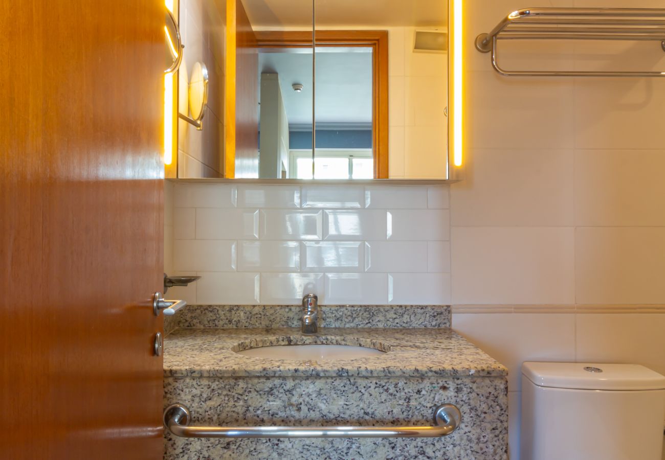 Rent by room in Rio de Janeiro - Suíte, piscina e academia | BPremium T5 