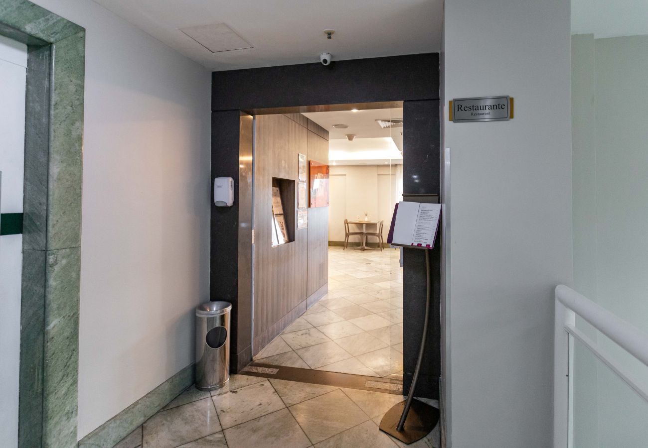 Rent by room in Rio de Janeiro - Suíte, piscina e academia | BPremium T5 