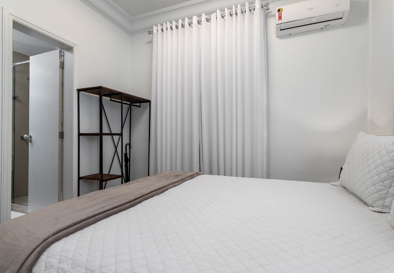 Apartment in Rio de Janeiro - Vista para praia de Copacabana | RD1003 Z4