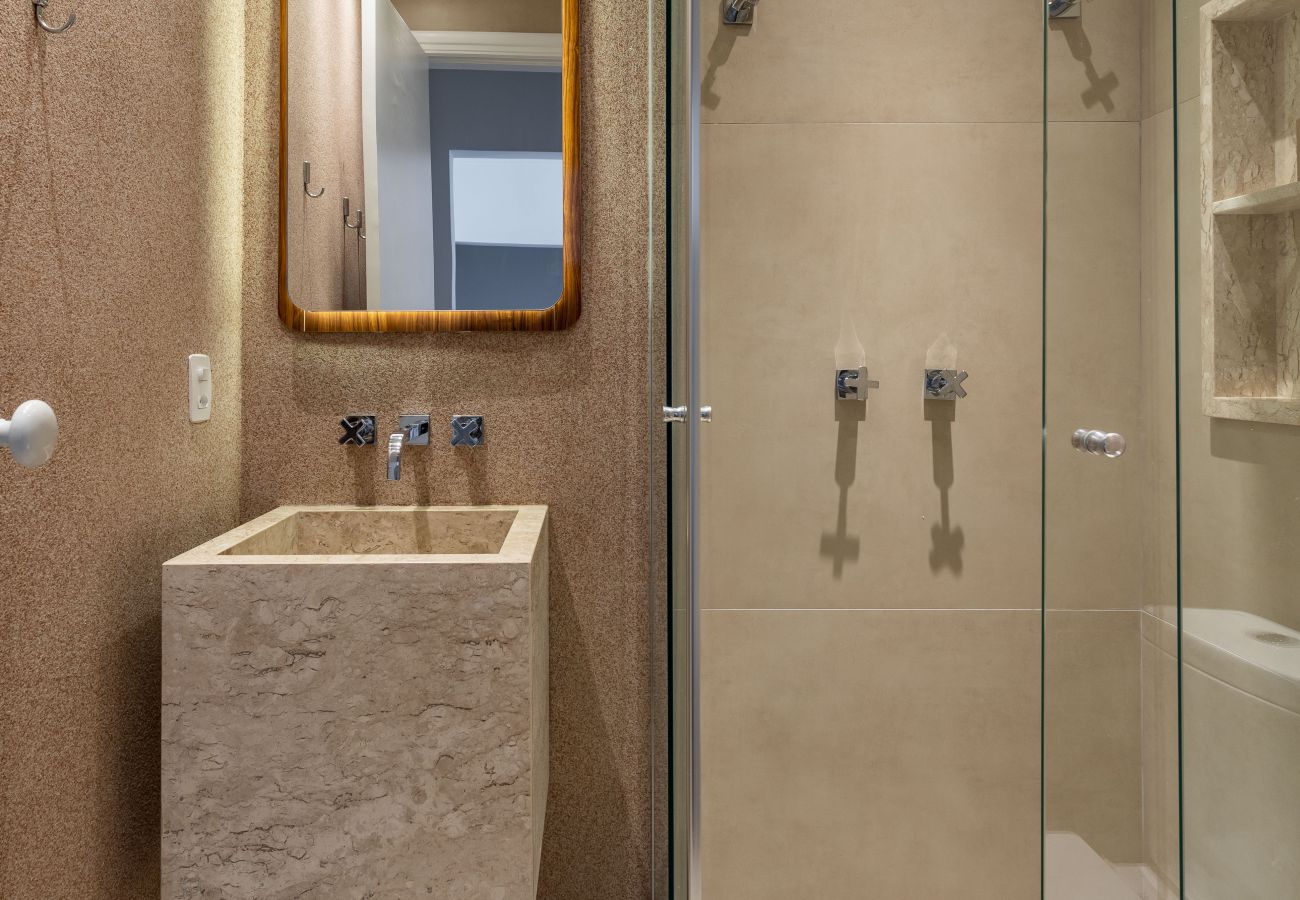 Apartment in Rio de Janeiro - Vista para praia de Copacabana | RD1003 Z4