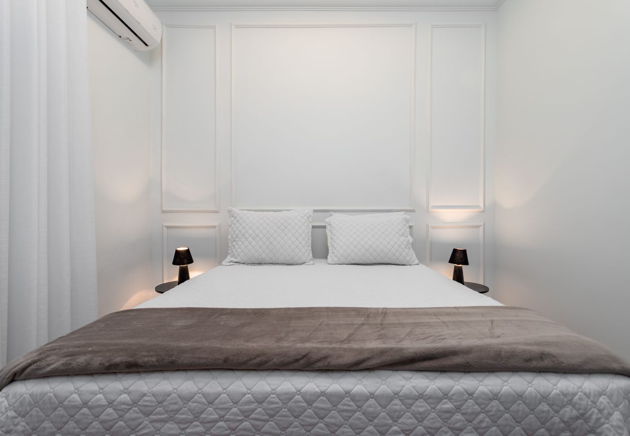 Apartment in Rio de Janeiro - Vista para praia de Copacabana | RD1003 Z4