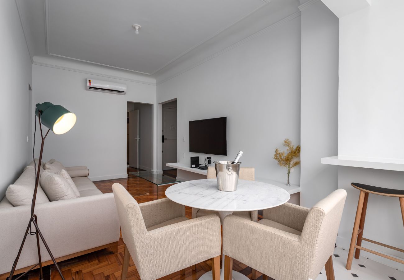 Apartment in Rio de Janeiro - Vista para praia de Copacabana | RD1003 Z4