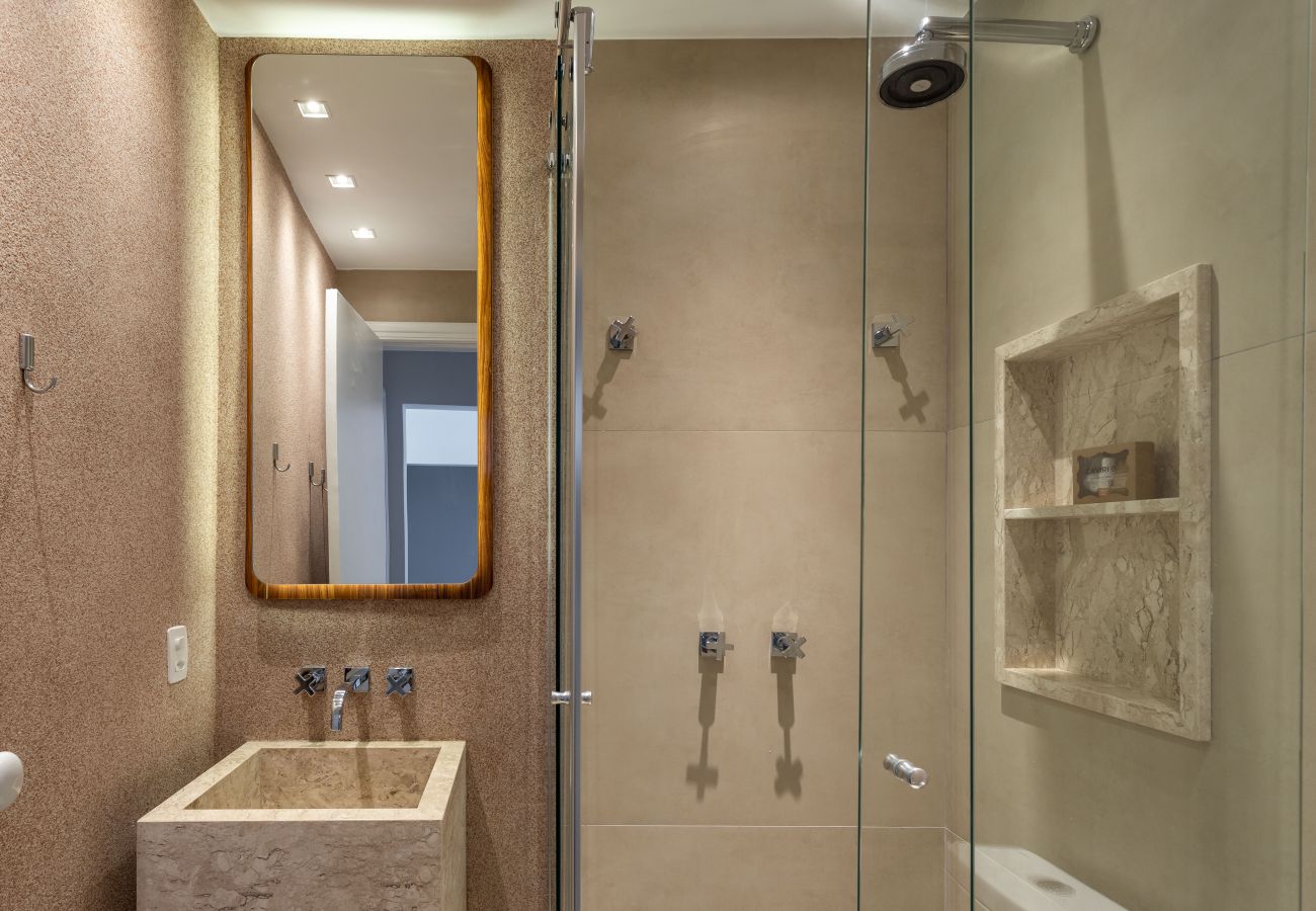 Apartment in Rio de Janeiro - Vista para praia de Copacabana | RD1003 Z4