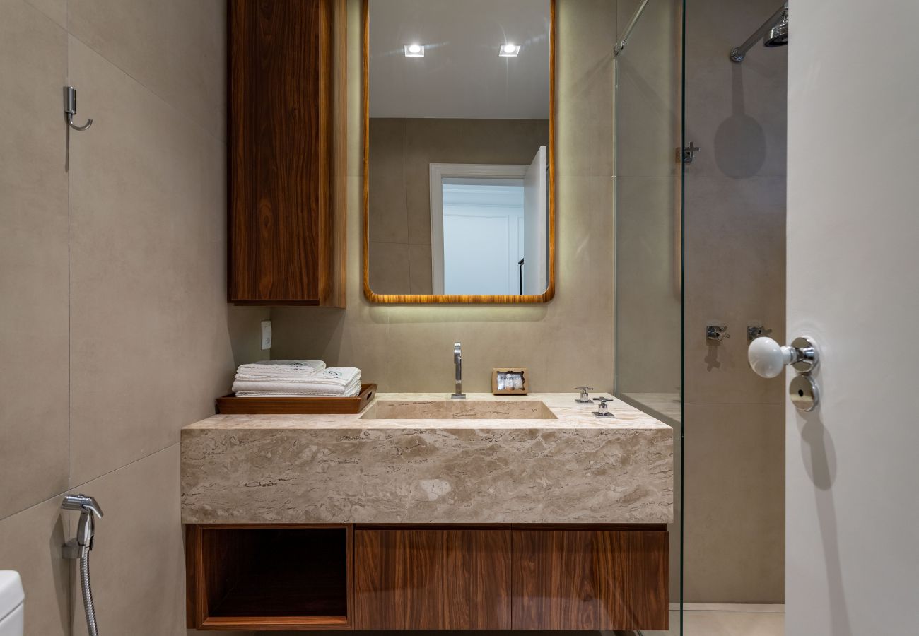 Apartment in Rio de Janeiro - Vista para praia de Copacabana | RD1003 Z4