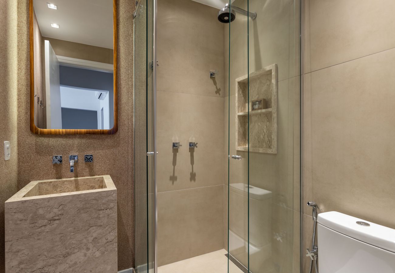 Apartment in Rio de Janeiro - Vista para praia de Copacabana | RD1003 Z4