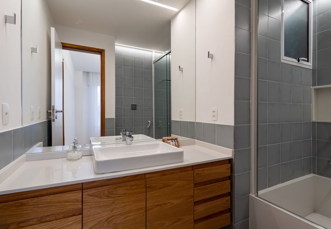 Apartment in Rio de Janeiro - Elegância em Ipanema |Ideal para famílias| R201 Z1