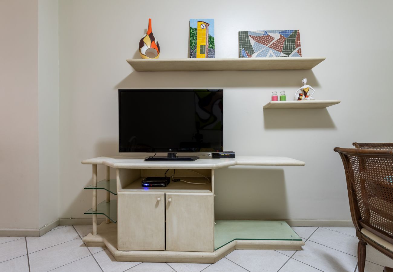 Apartment in Rio de Janeiro - 2 minutos da praia de Copacabana | A303