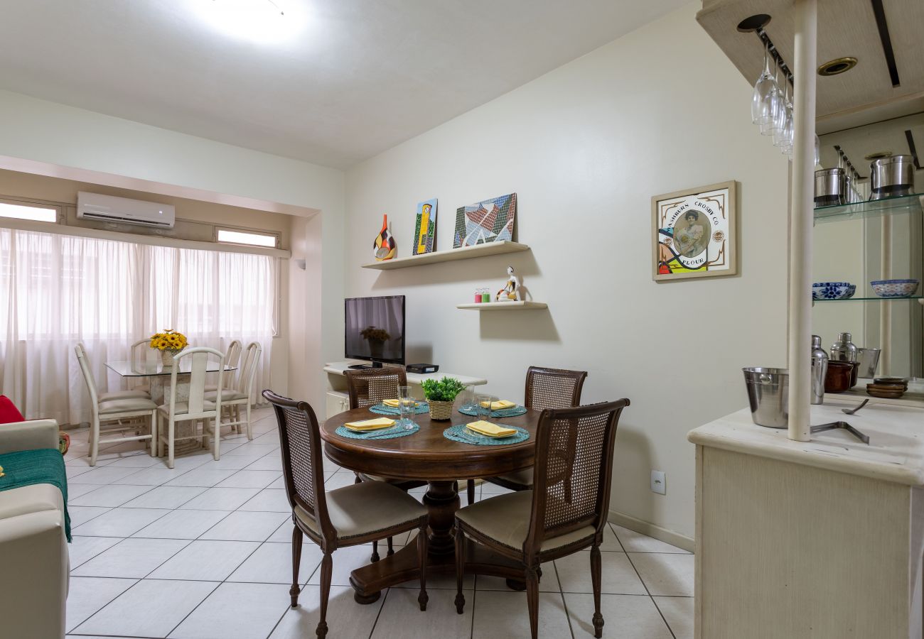 Apartment in Rio de Janeiro - 2 minutos da praia de Copacabana | A303