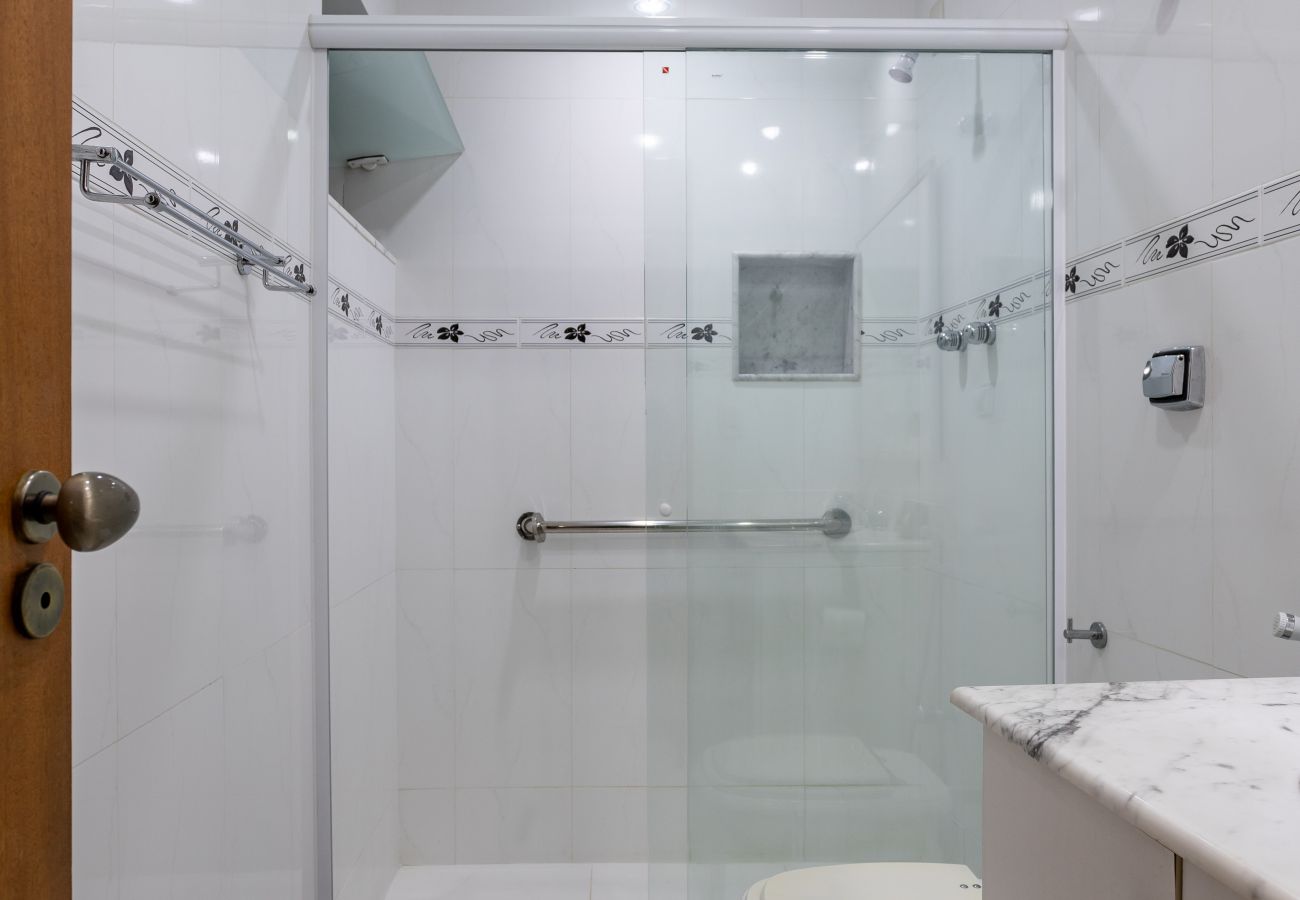 Apartment in Rio de Janeiro - 2 minutos da praia de Copacabana | A303