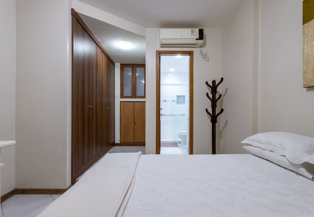 Apartment in Rio de Janeiro - 2 minutos da praia de Copacabana | A303