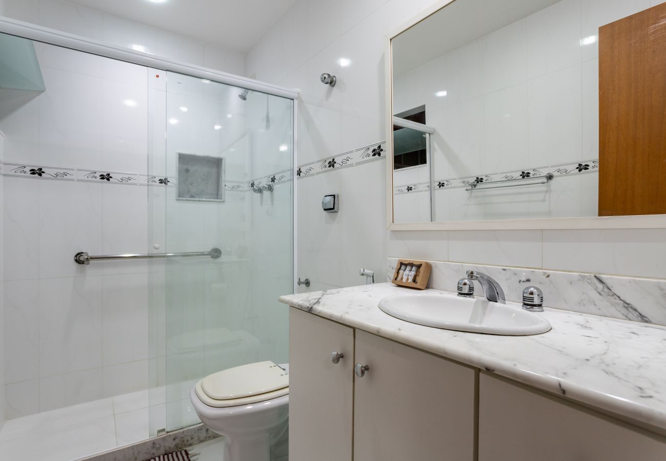 Apartment in Rio de Janeiro - 2 minutos da praia de Copacabana | A303