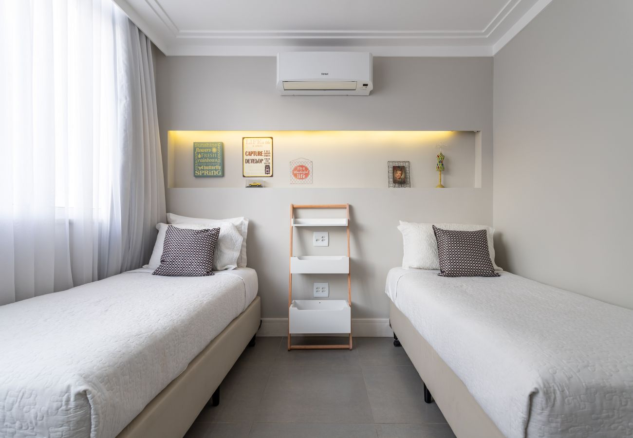 Apartment in Rio de Janeiro - Moderno em Ipanema | Ótimo para famílias | RE406 Z2