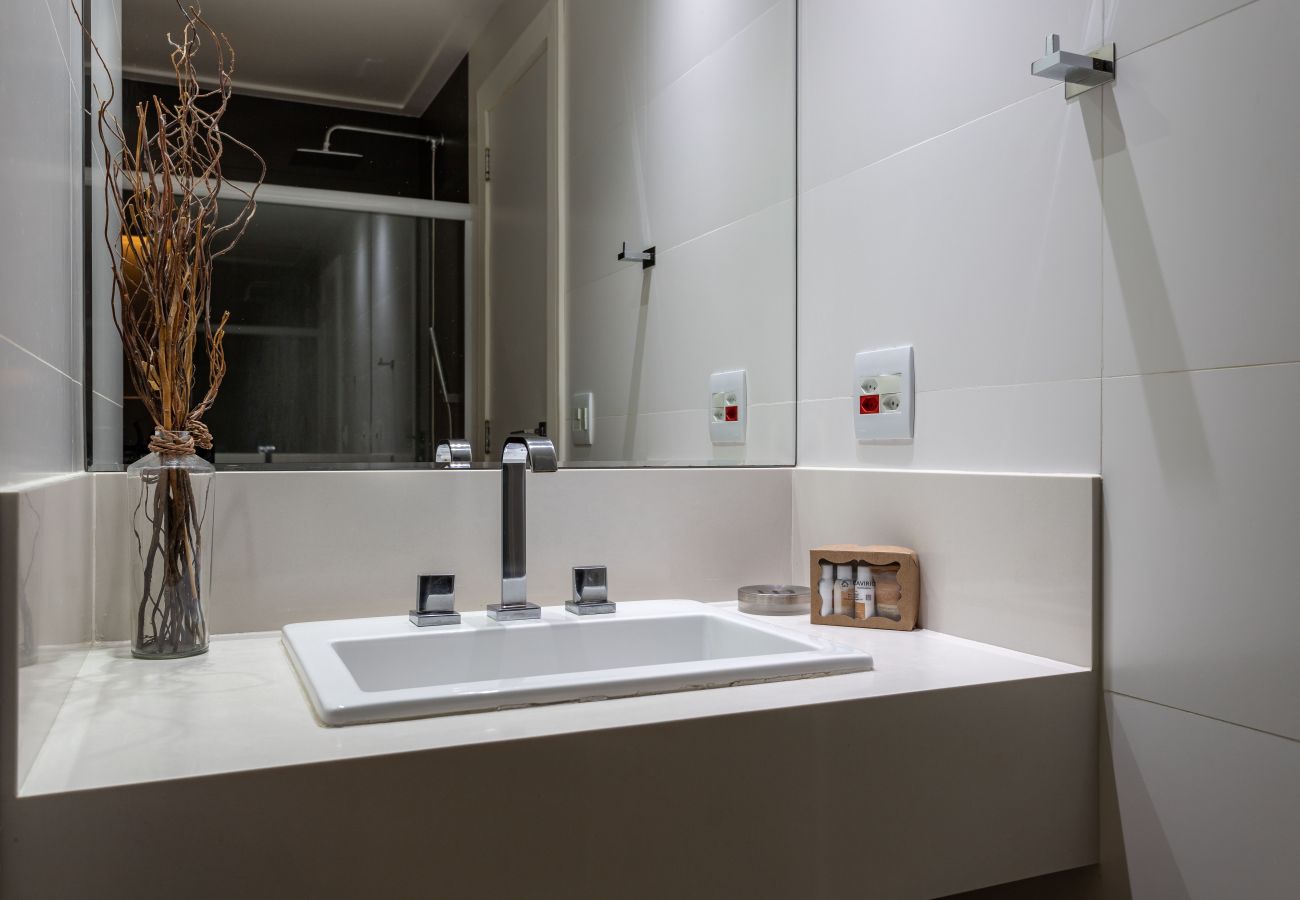Apartment in Rio de Janeiro - Moderno em Ipanema | Ótimo para famílias | RE406 Z2