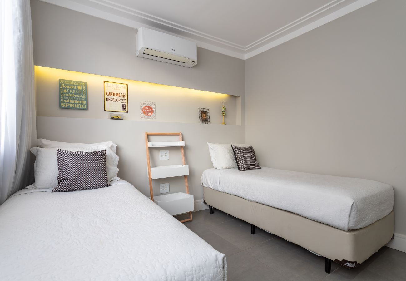Apartment in Rio de Janeiro - Moderno em Ipanema | Ótimo para famílias | RE406 Z2
