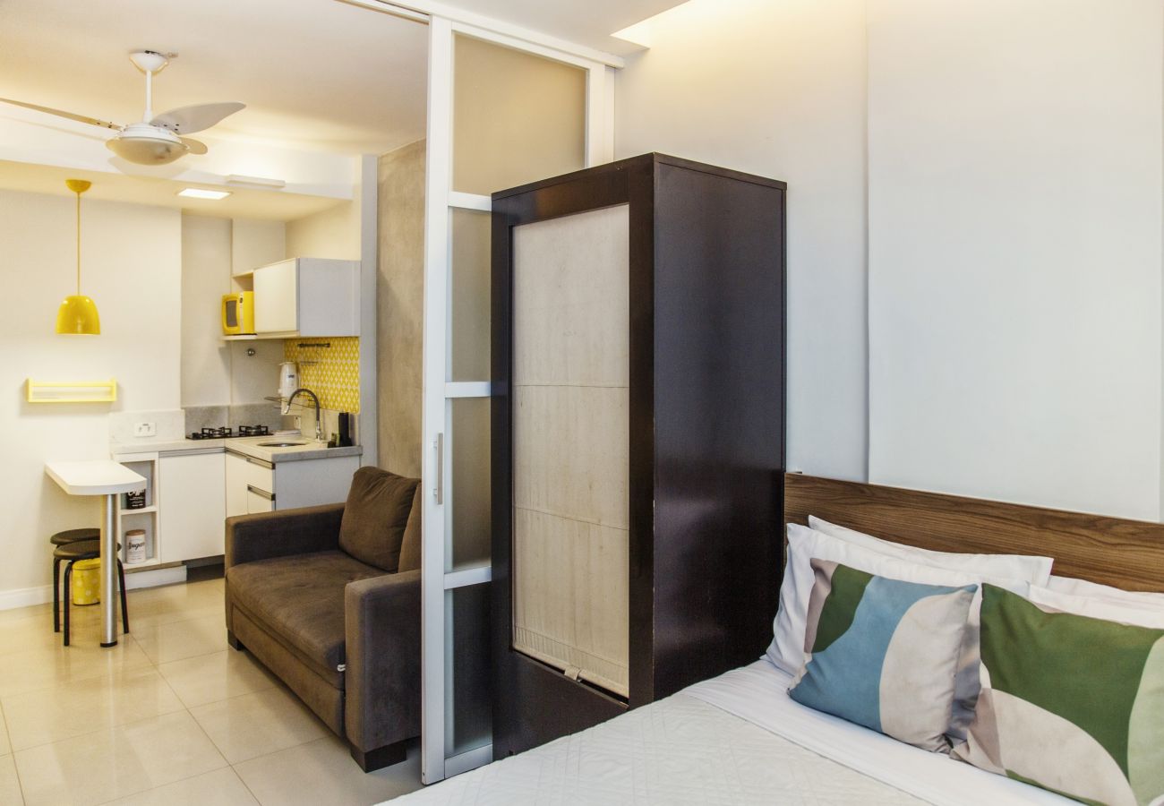 Apartment in Rio de Janeiro - Adorável em Copacabana |Próximo a praia| MVC205 
