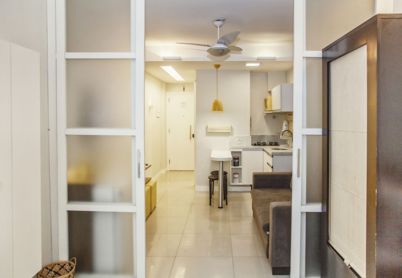 Apartment in Rio de Janeiro - Adorável em Copacabana |Próximo a praia| MVC205 