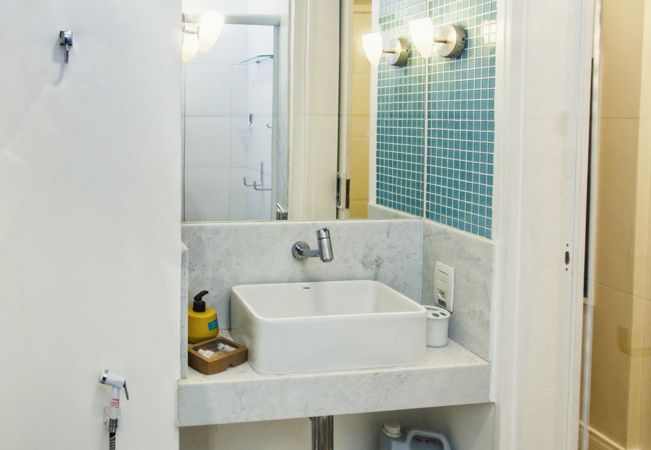 Apartment in Rio de Janeiro - Adorável em Copacabana |Próximo a praia| MVC205 