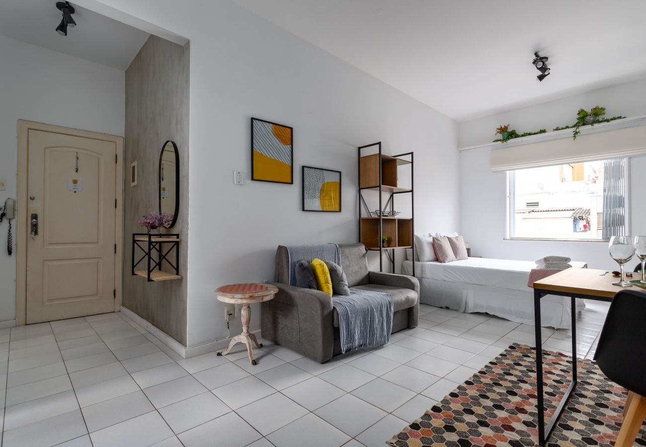 Apartment in Rio de Janeiro - 6 minutos da praia de Ipanema e próximo do metrô | J804