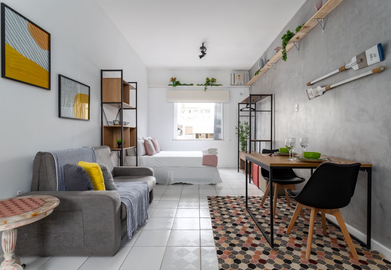 Apartment in Rio de Janeiro - 6 minutos da praia de Ipanema e próximo do metrô | J804