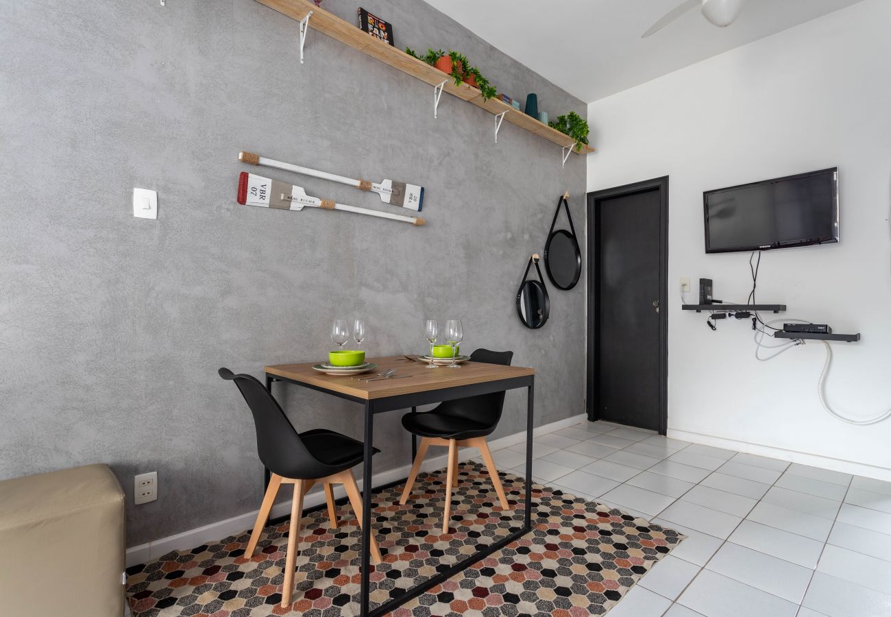 Apartment in Rio de Janeiro - 6 minutos da praia de Ipanema e próximo do metrô | J804
