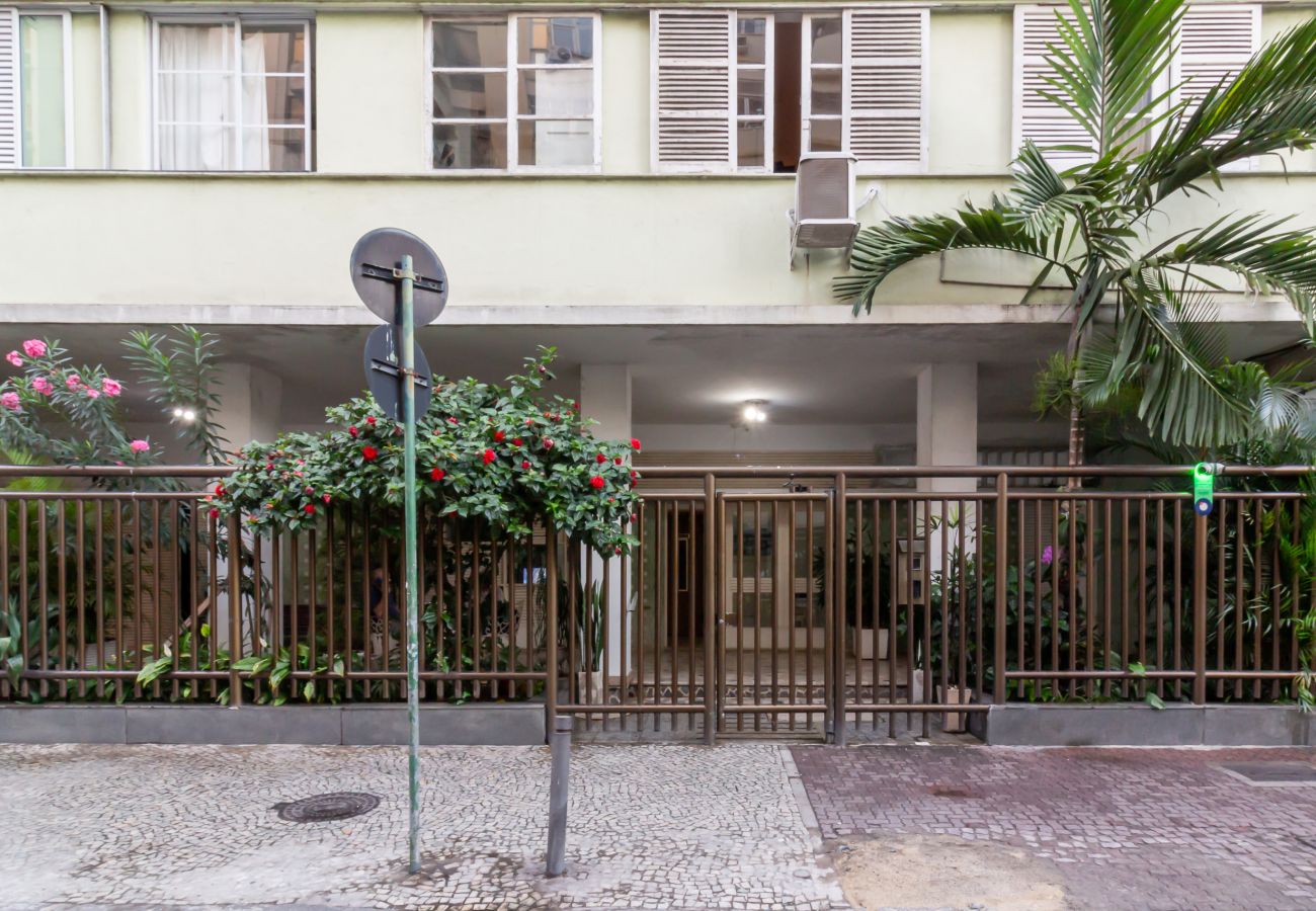 Apartment in Rio de Janeiro - 6 minutos da praia de Ipanema e próximo do metrô | J804