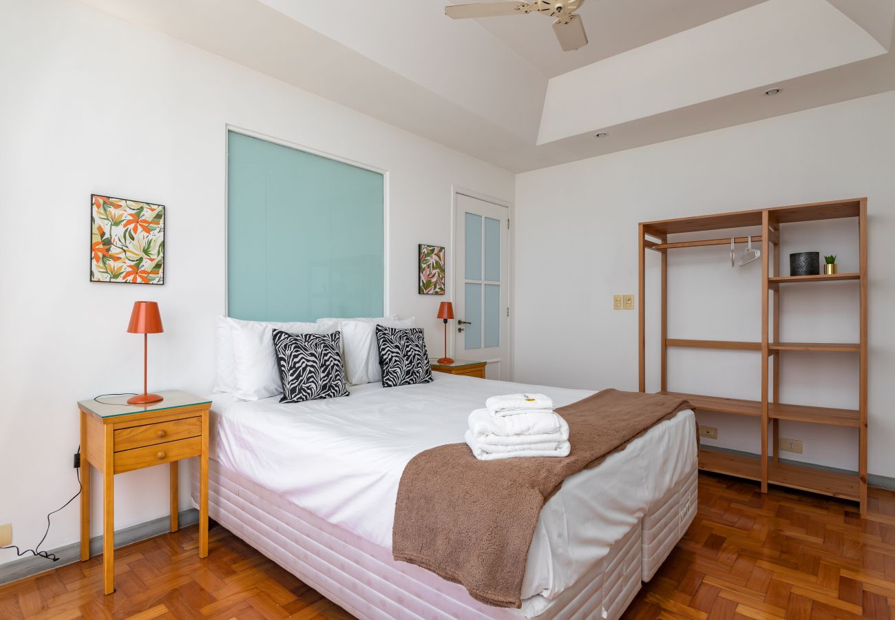Apartment in Rio de Janeiro - Vista para a praia de Copacabana | A1103