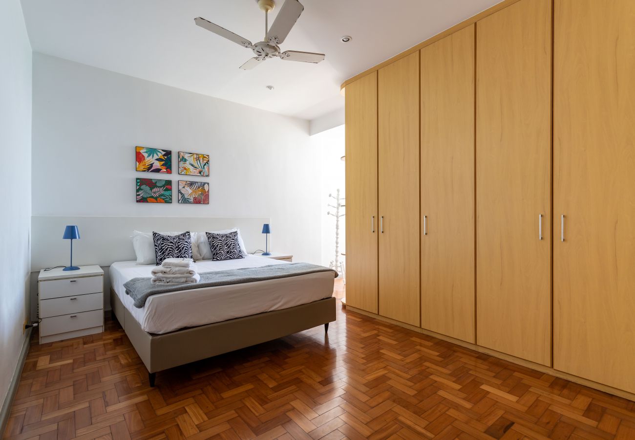 Apartment in Rio de Janeiro - Vista para a praia de Copacabana | A1103