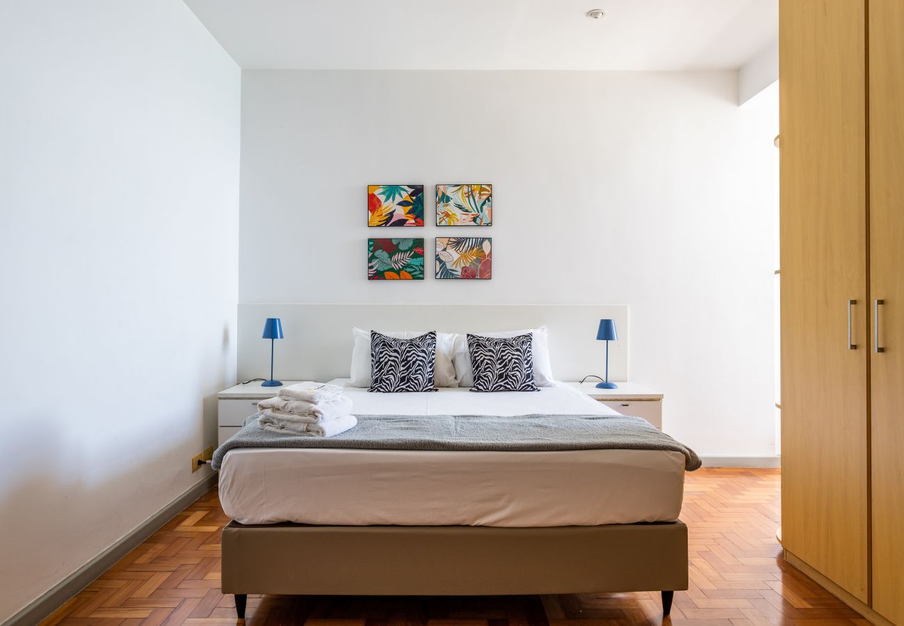 Apartment in Rio de Janeiro - Vista para a praia de Copacabana | A1103