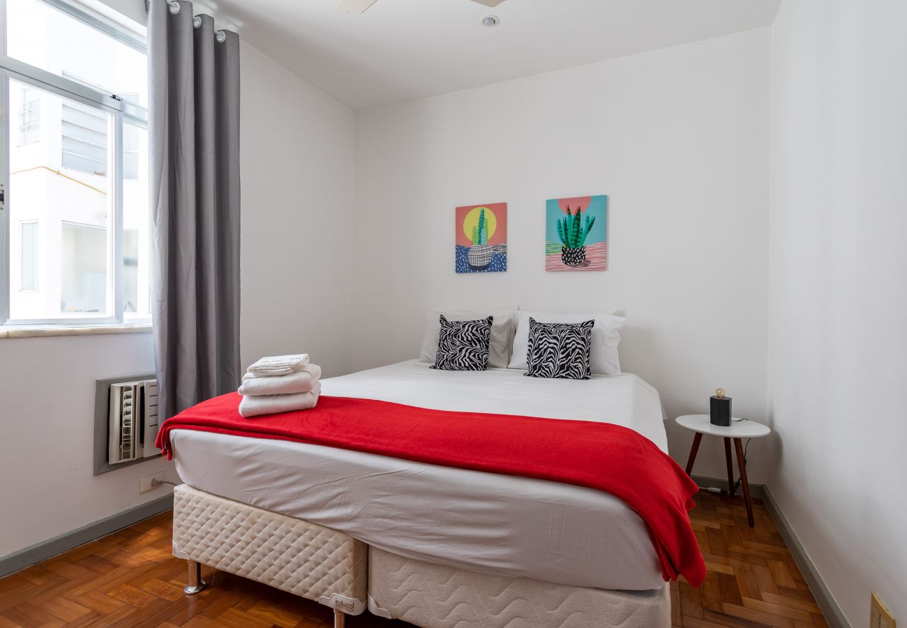 Apartment in Rio de Janeiro - Vista para a praia de Copacabana | A1103