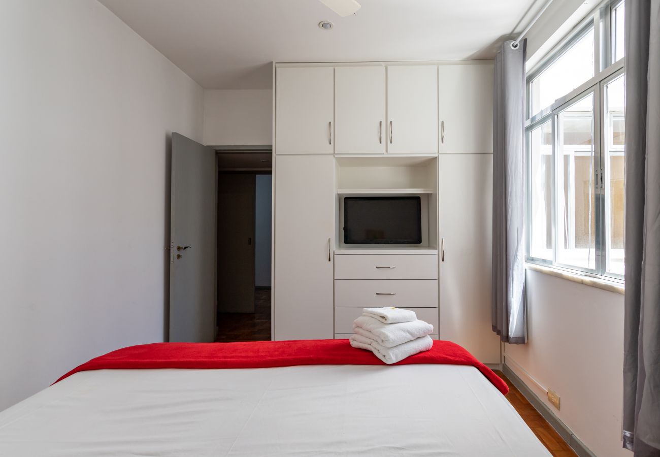 Apartment in Rio de Janeiro - Vista para a praia de Copacabana | A1103