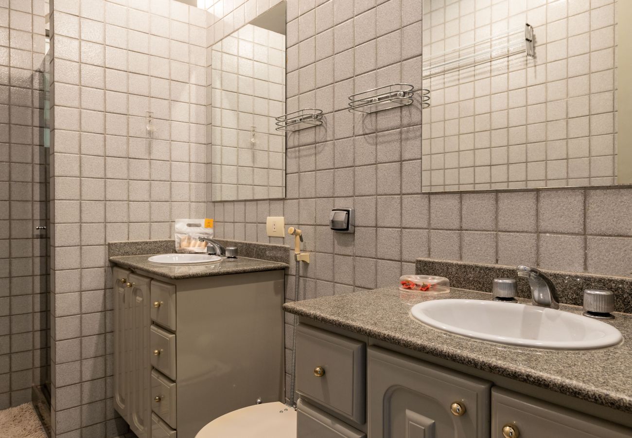 Apartment in Rio de Janeiro - Vista para a praia de Copacabana | A1103