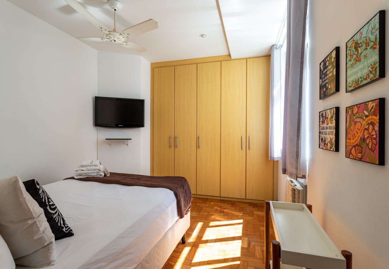 Apartment in Rio de Janeiro - Vista para a praia de Copacabana | A1103