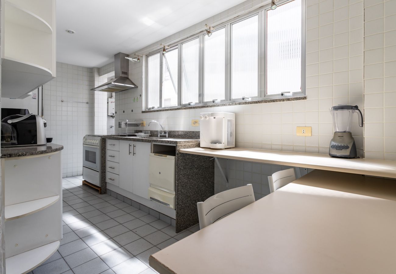 Apartment in Rio de Janeiro - Vista para a praia de Copacabana | A1103