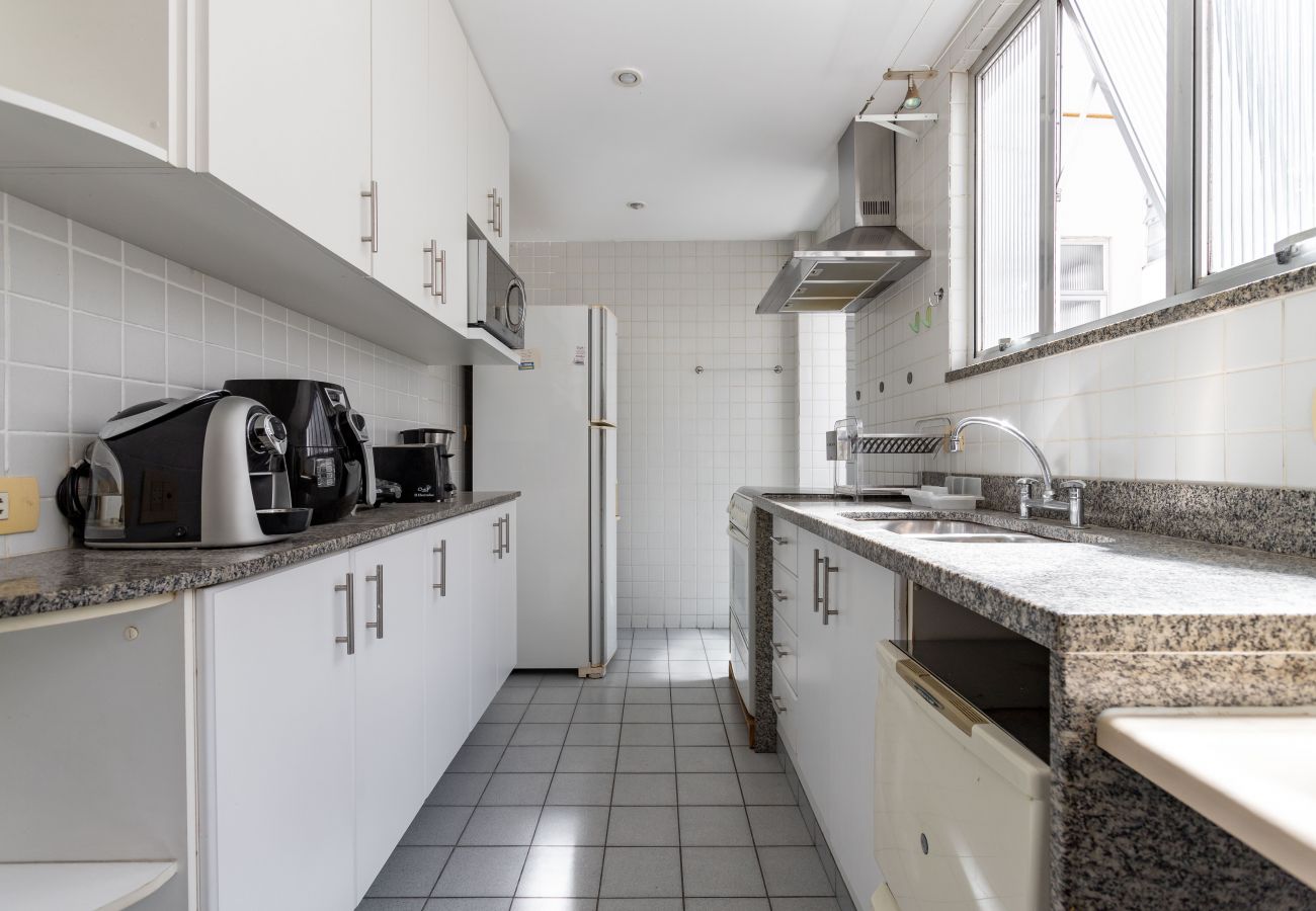 Apartment in Rio de Janeiro - Vista para a praia de Copacabana | A1103