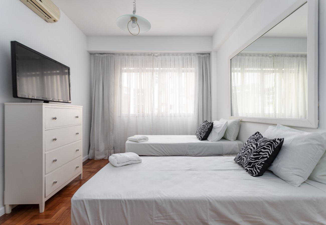 Apartment in Rio de Janeiro - 2 minutos da praia de Copacabana | A801