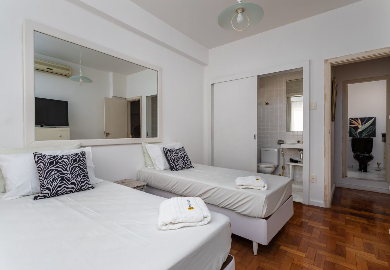 Apartment in Rio de Janeiro - 2 minutos da praia de Copacabana | A801