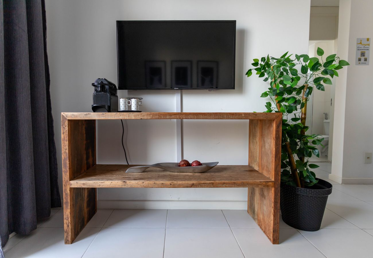 Apartment in Rio de Janeiro - Charme na Barra da Tijuca | Ótimo wifi | SA508