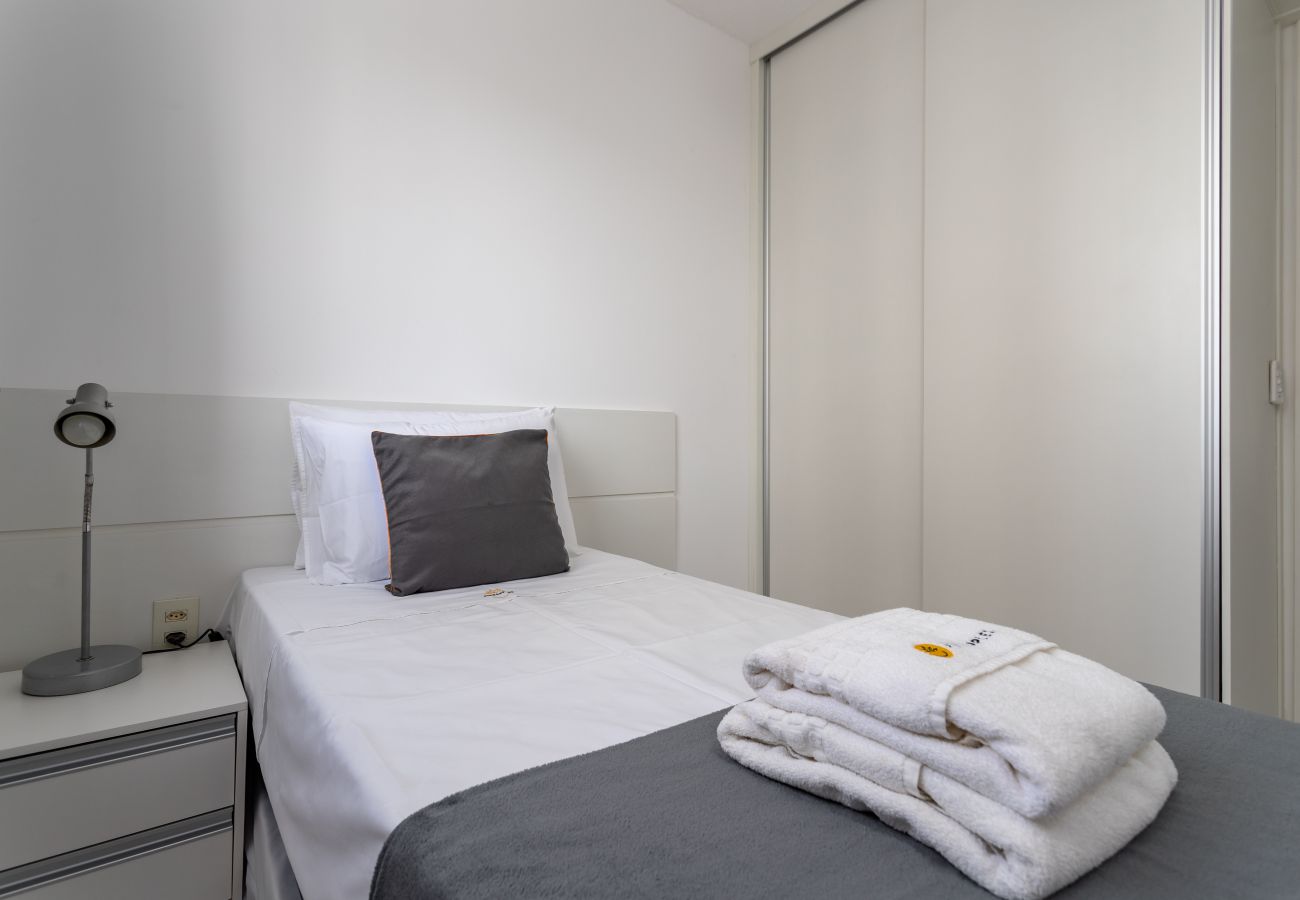Apartment in Rio de Janeiro - Charme na Barra da Tijuca | Ótimo wifi | SA508