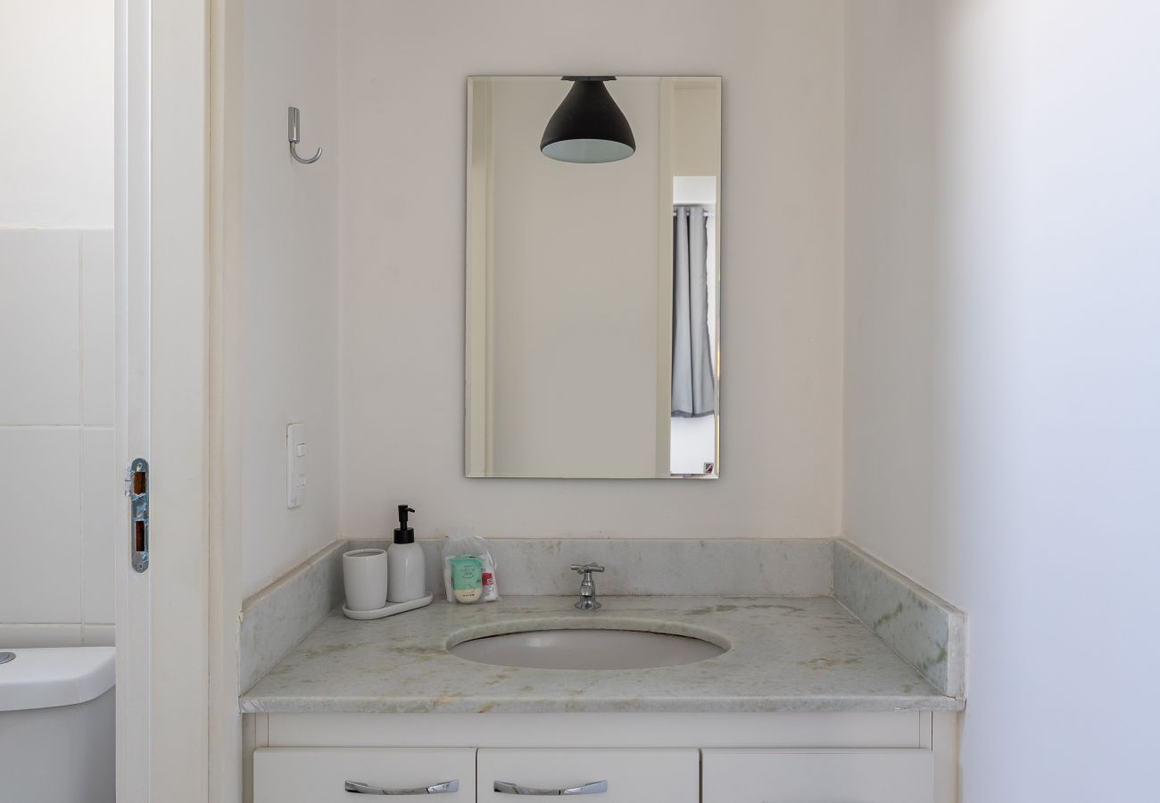 Apartment in Rio de Janeiro - Charme na Barra da Tijuca | Ótimo wifi | SA508