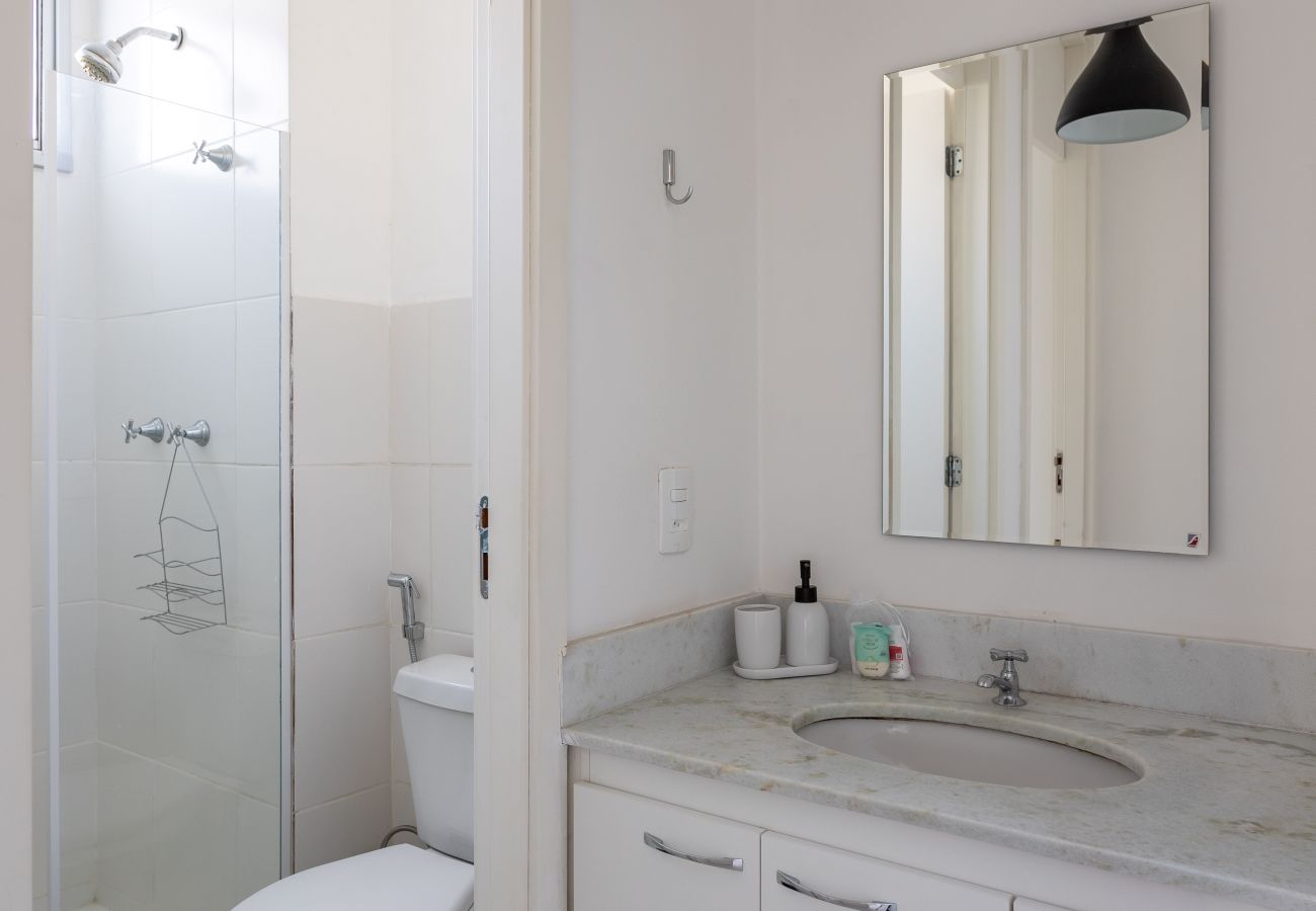 Apartment in Rio de Janeiro - Charme na Barra da Tijuca | Ótimo wifi | SA508