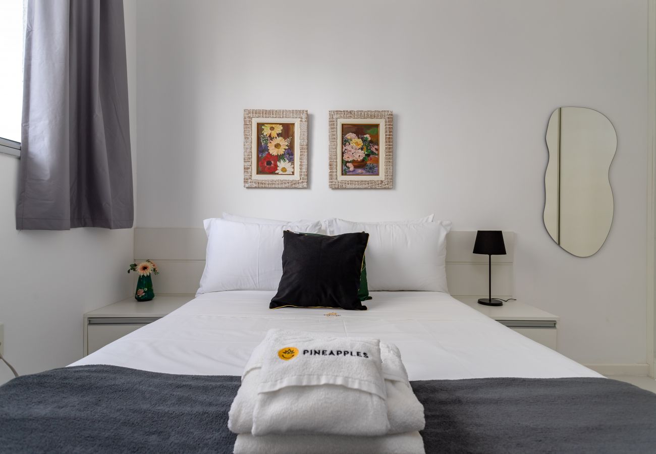 Apartment in Rio de Janeiro - Charme na Barra da Tijuca | Ótimo wifi | SA508