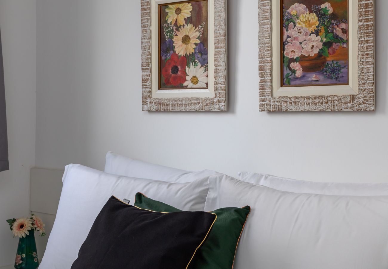 Apartment in Rio de Janeiro - Charme na Barra da Tijuca | Ótimo wifi | SA508