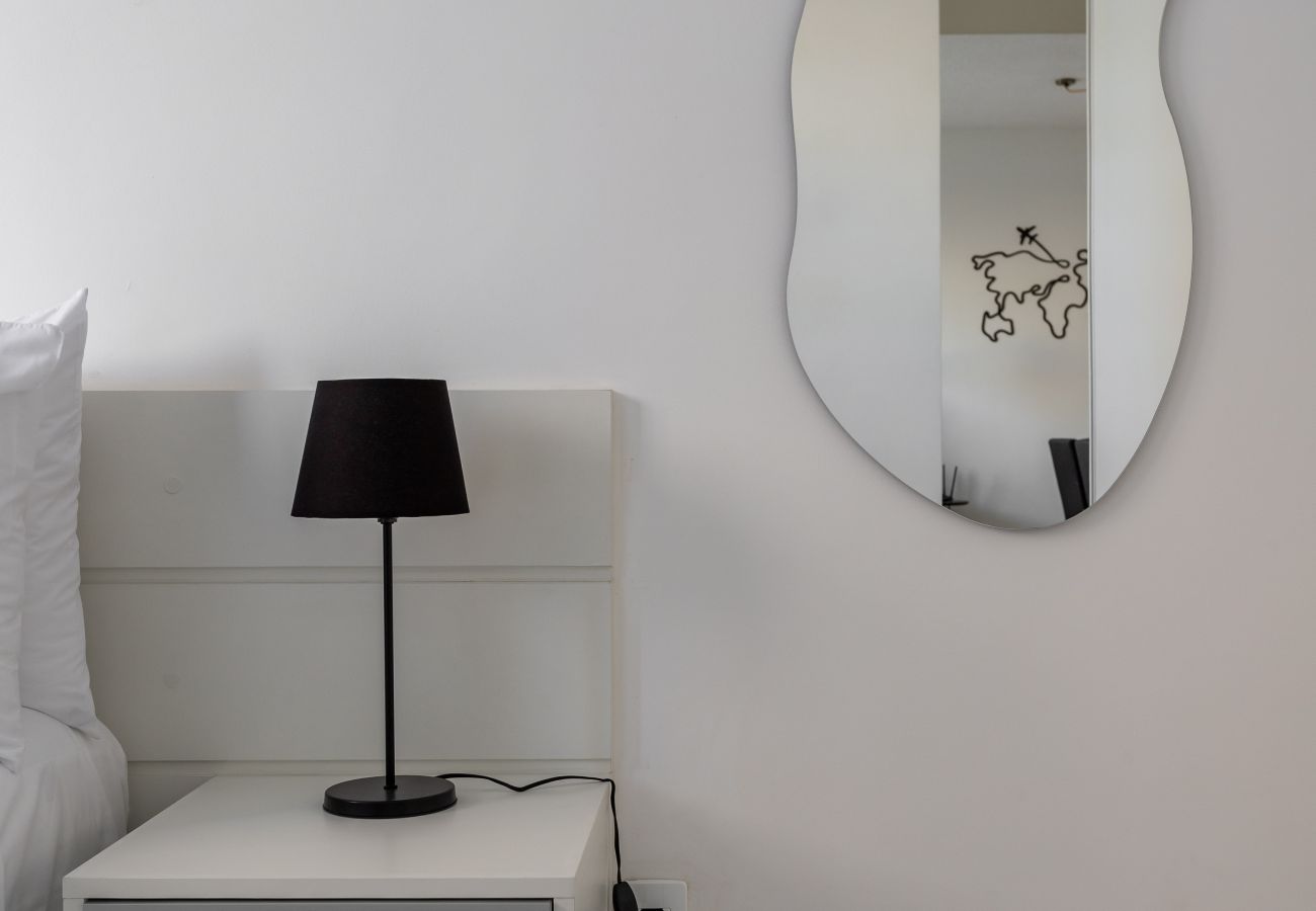 Apartment in Rio de Janeiro - Charme na Barra da Tijuca | Ótimo wifi | SA508
