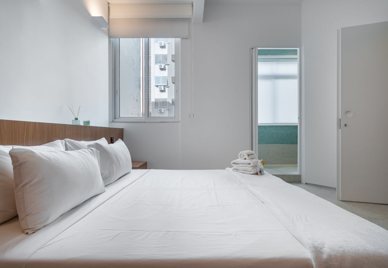 Apartment in Rio de Janeiro - Maravilhoso em Copacabana | 2 quartos | NSC501B 