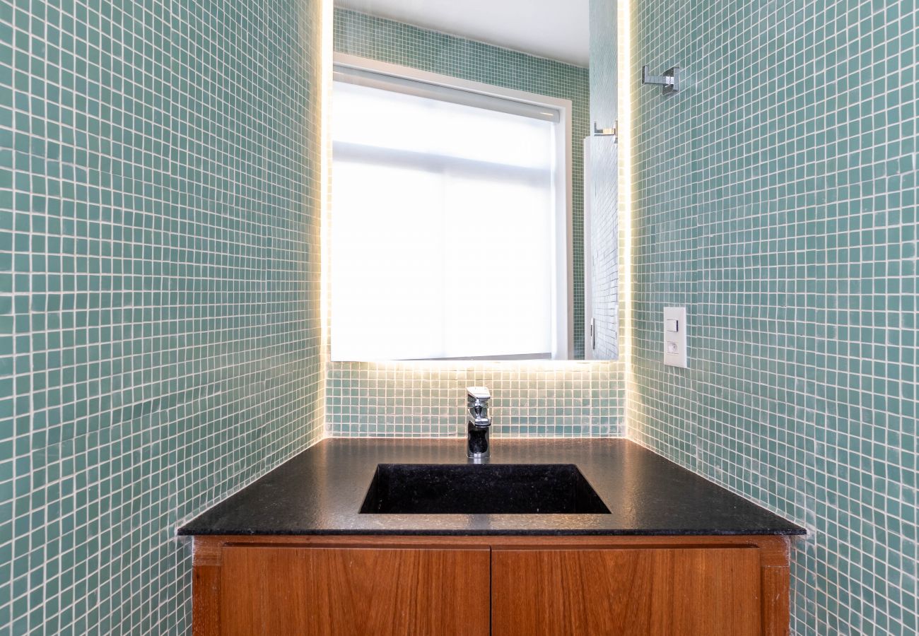 Apartment in Rio de Janeiro - Maravilhoso em Copacabana | 2 quartos | NSC501B 